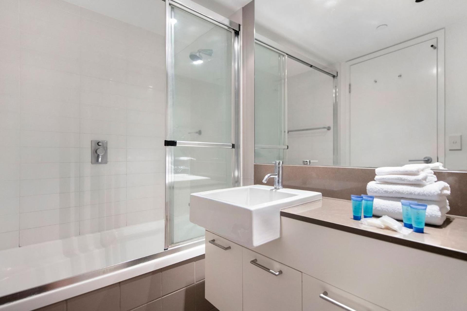 Artique 2 Bedroom Close To The - Coasthm Apartment *